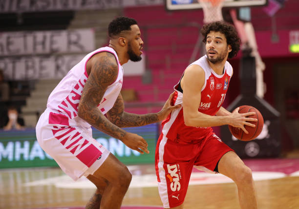 他在关键时 他在关键时