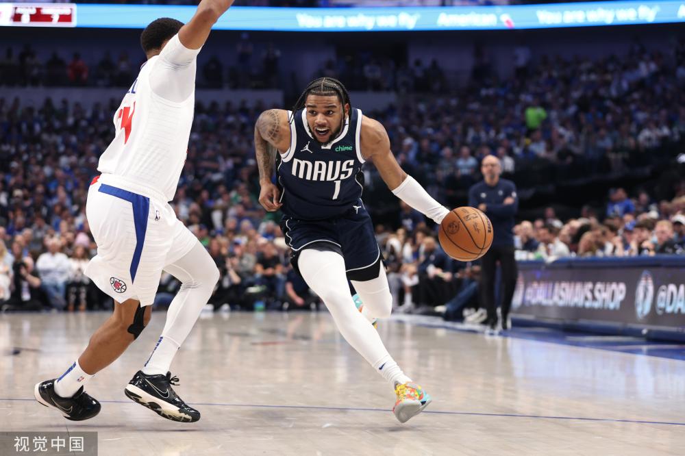 向于年轻一 向于年轻一